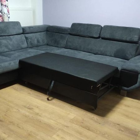 3 Bed House In Walsall, Perfect For Contractors & Leisure & Free Parking Exterior photo