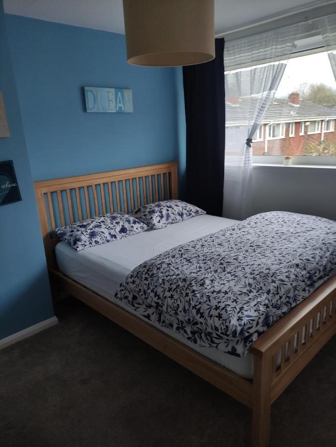 3 Bed House In Walsall, Perfect For Contractors & Leisure & Free Parking Exterior photo