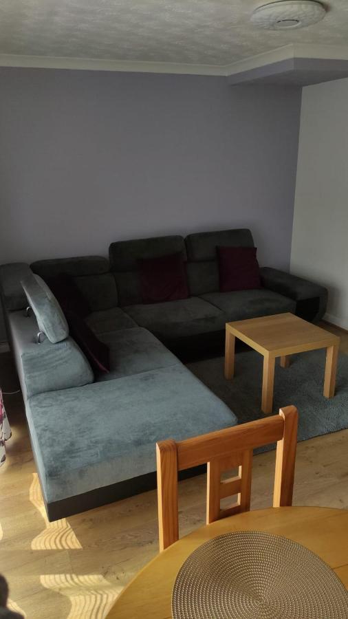 3 Bed House In Walsall, Perfect For Contractors & Leisure & Free Parking Exterior photo